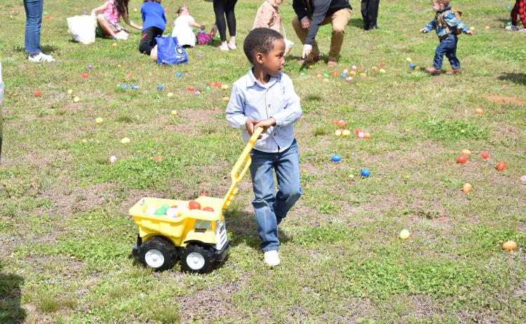 CARNESVILLE – Every Easter egg hunter who came out Sunday to the City of Carnesville’s event got plenty of eggs and goodies to take home with them. The city held its annual Easter Egg Hunt at the City Park around its splash pad. Along with the egg hunt, the Easter Bunny was on site for photos and drinks and sweets were available for children and parents. (Photos by Scoggins)